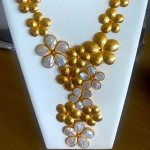 Mother of pearl super fashion oversized necklace!